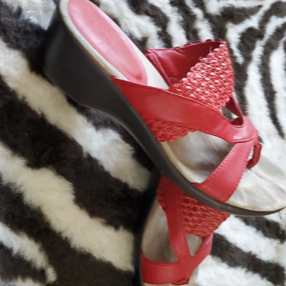 Red shoes - Picture 4 of 5